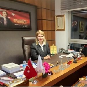 milletvekili olmeztoprak ak partimiz 24 yasinda Z2BhrINa