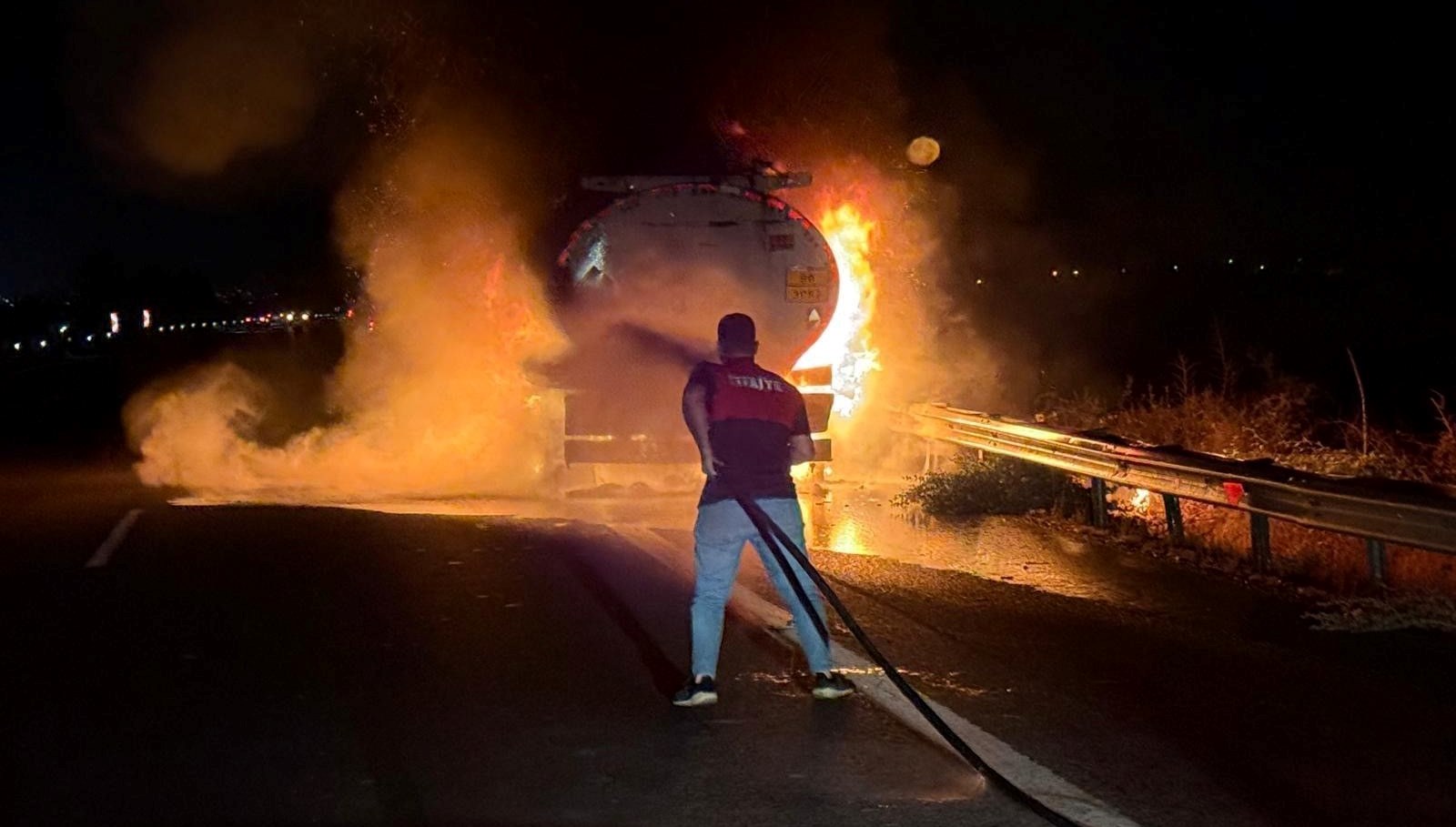 akaryakit yuklu tanker alev aldi NMRx43HQ