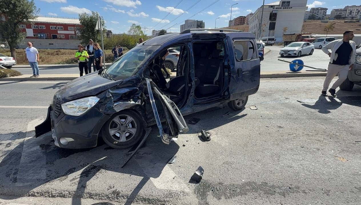 arnavutkoyde iki arac carpisti 2pGnwqkj