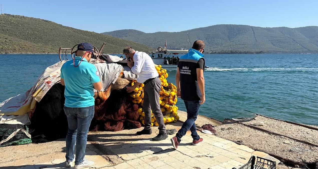 gulluk korfezinde kacak avcilarin aglarina ve malzemelerine el konuldu 1KR8gx1Y