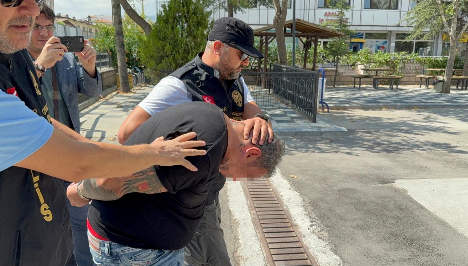 valiye hakarete gozalti TT89Wqs2