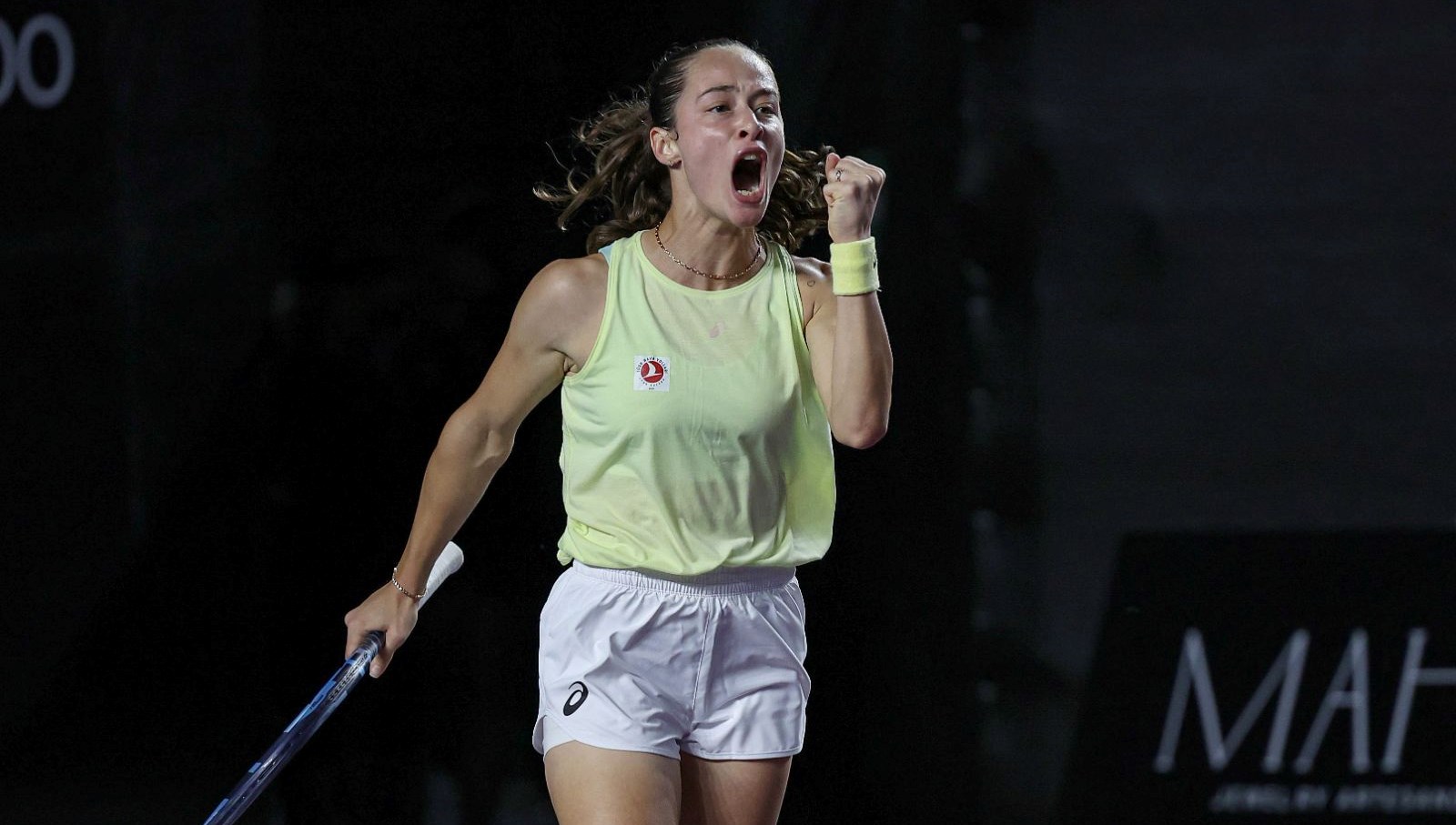 zeynep sonmez cin acikta 3 tura yukseldi ehDCBZ3e