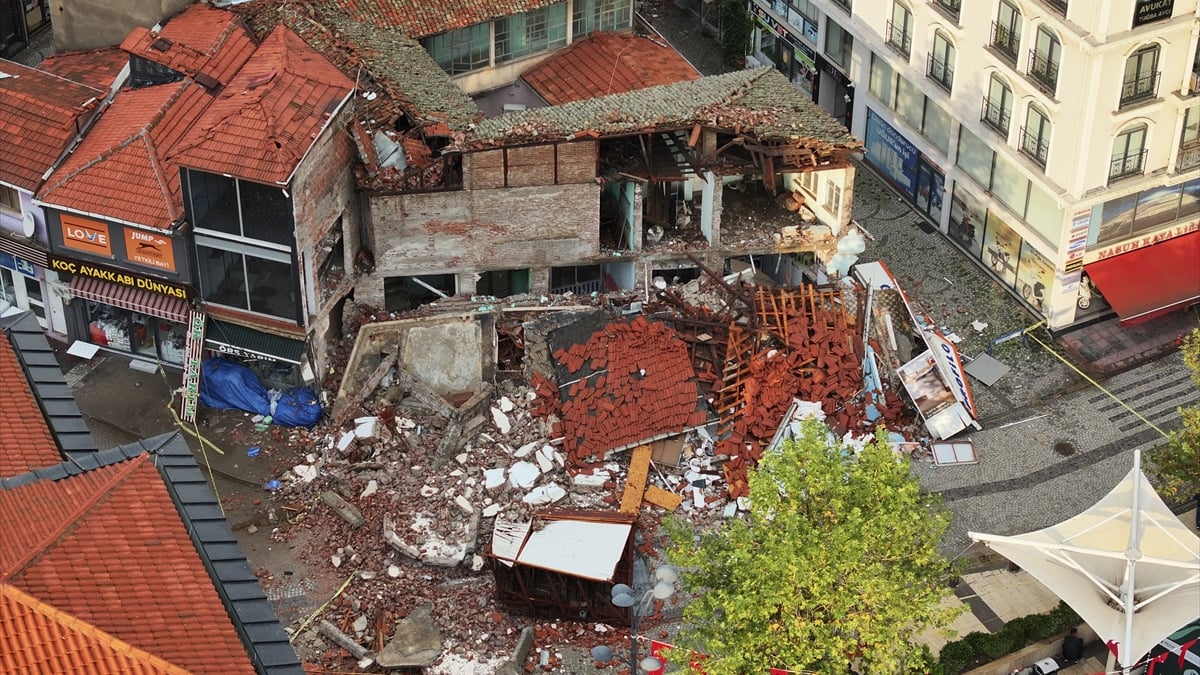 balikesirde deprem firtinasi sabaha kadar onlarca artci sarsinti yasandi U7TJEfqS.jpg