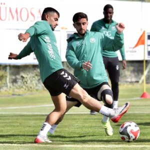 konyaspor besiktas macina hazirlaniyor 1PxgcsSe.jpg