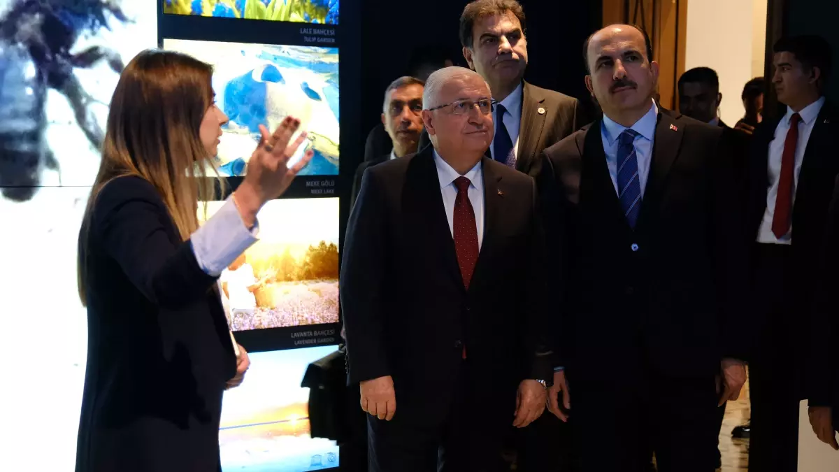 bakan guler konyada savunma bulusmalarinda 9RLGsNqm.jpg