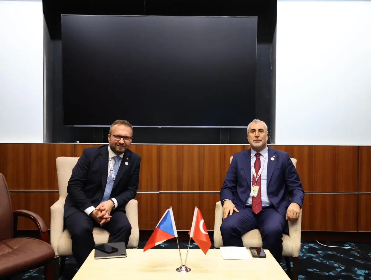 bakan isikhan katarda cek bakan ile fikir alisverisinde bulundu 6Zt8cgMX.jpg