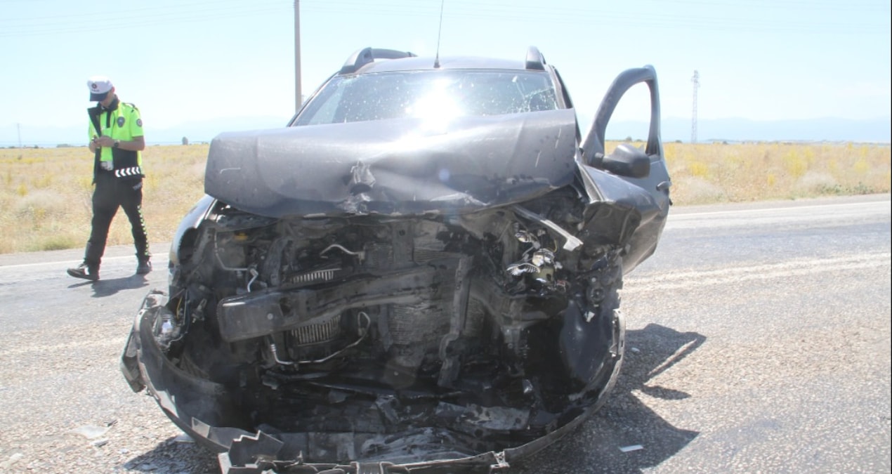Konyada iki otomobilin carpisti 9 kisi yaralandi Rt3S6LE4