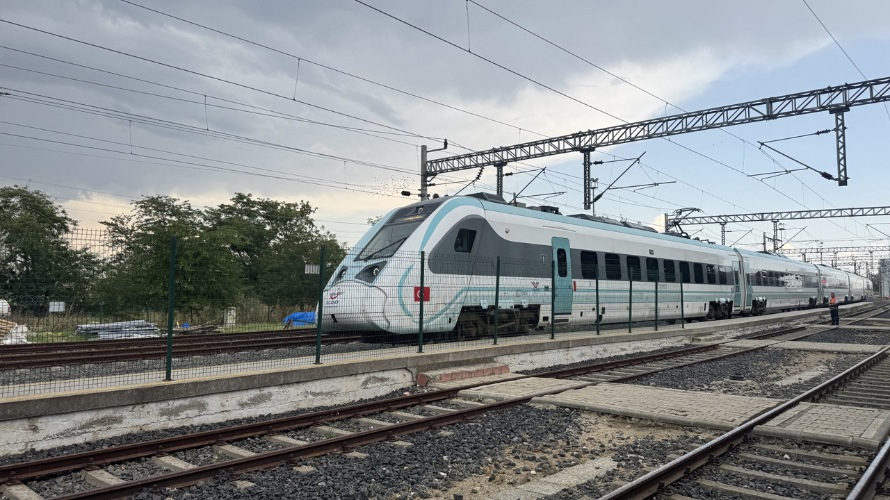 Milli elektrikli tren yeni hatta halkali uzunkopru seferleri basladi VJStbyG5