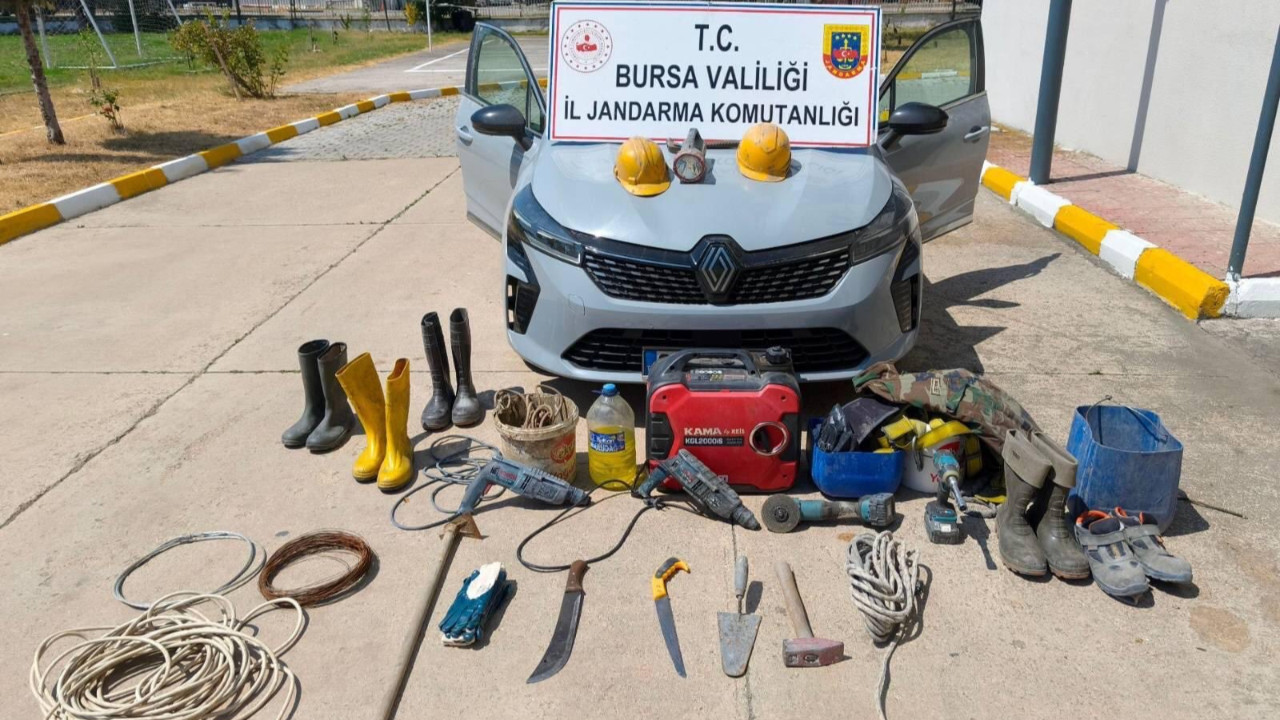 Roma mezarlarina 35 metrelik kacak tunel 5 supheli sucustu yakalandi OKeTwKH8